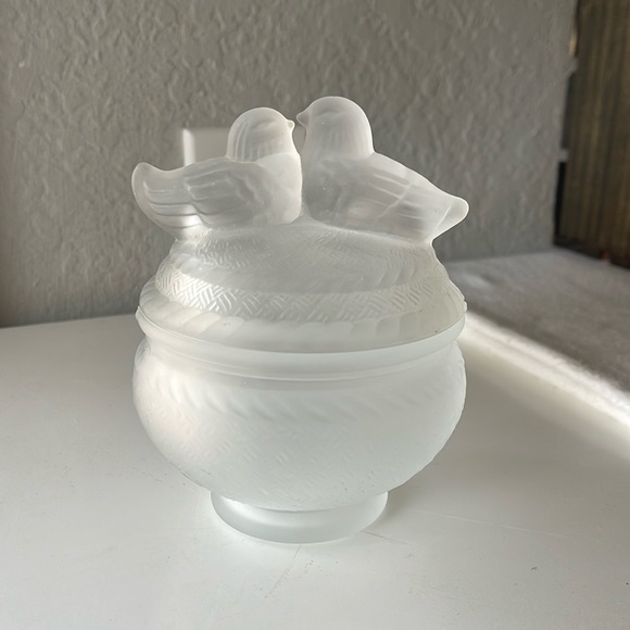 Vintage Kissing Doves Love Birds Frosted Glass Powder Box Trinket Dish 🕊️🕊️ - Picture 1 of 8